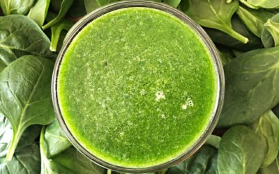 Low FODMAP Fruit and Spinach Almond Milk Smoothie