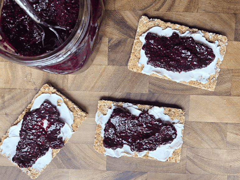 chia jam crackers